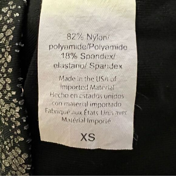 Beyond Yoga black silver snake skin long line crop top/sports bra extra small xs - Picture 6 of 7